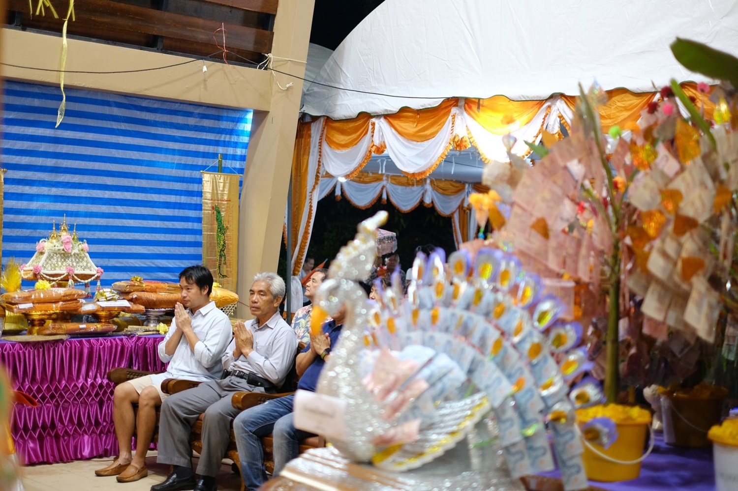 ร่วมเป็นเจ้าภาพในงานทอดกฐินสามัคคี